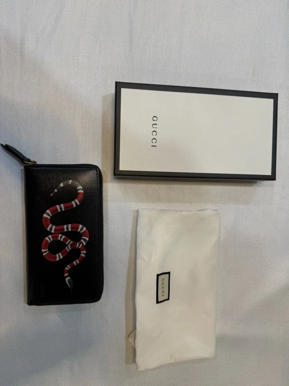 Gucci Black Leather Zip Wallet with Red and White Snake Print - Picture 2 of 6